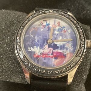 DISNEY PARKS MICKEY MOUSE QUARTZ WATCH - "WHERE DREAMS COME TRUE"